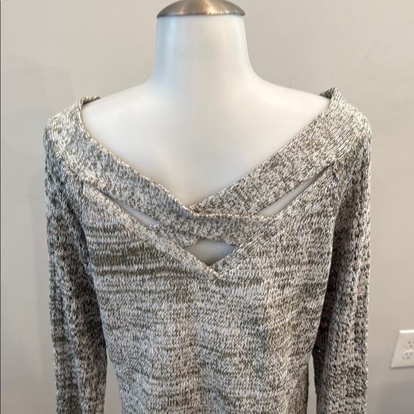 Heart N Crush Medium Women's Off-Shoulder Knit Sweater Green Gray - Picture 7 of 11